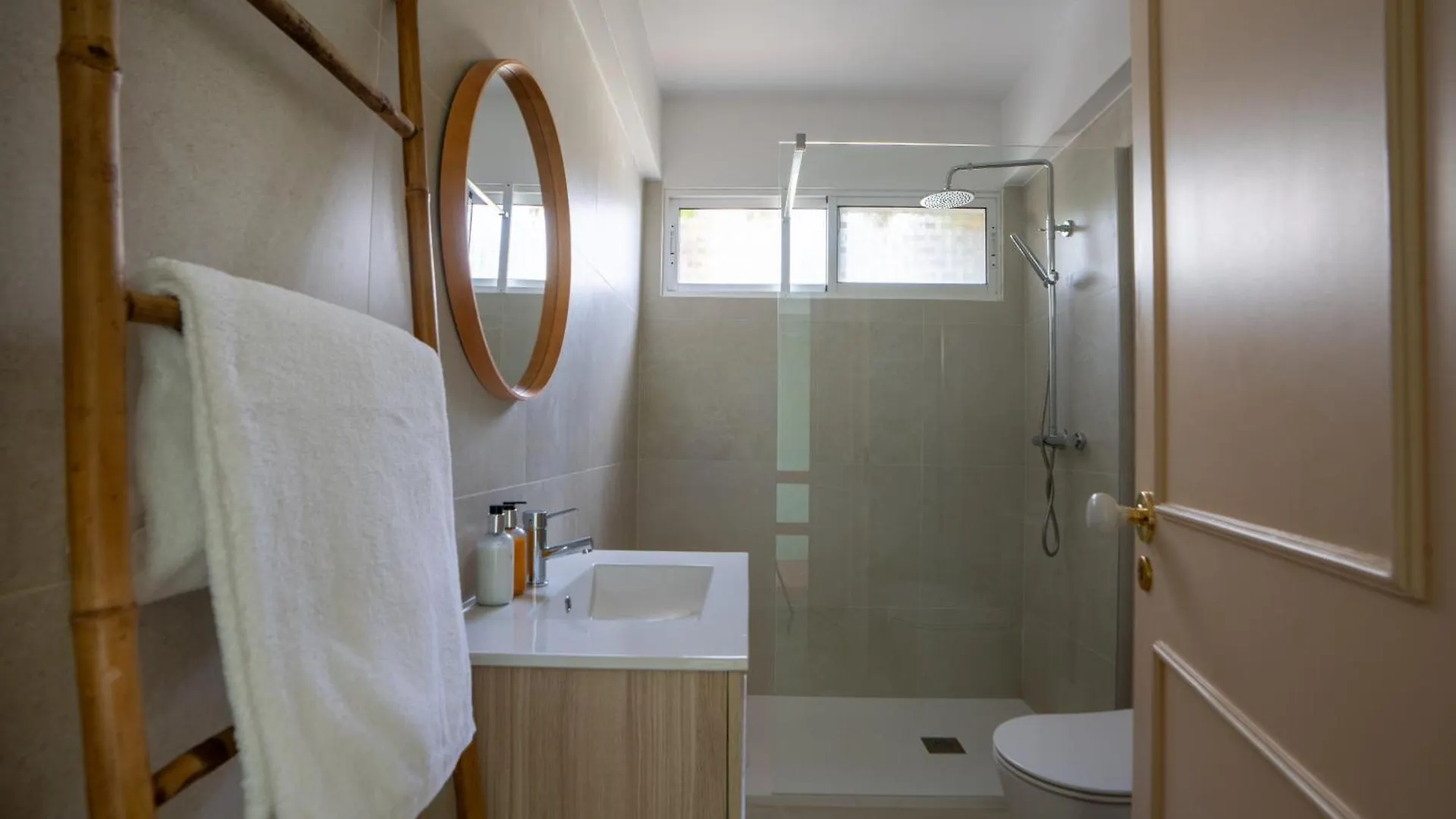 Villa The Jasmin House By Lovelystay Santa Cruz